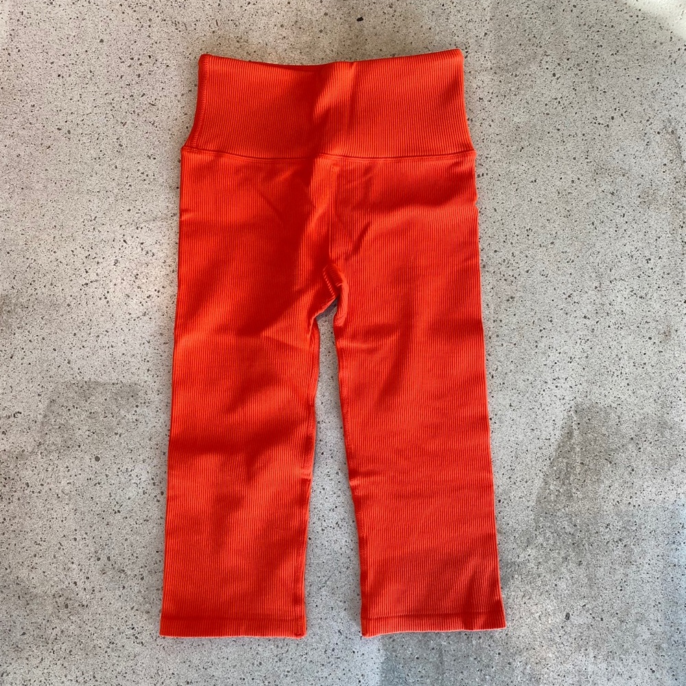 NWT Fabletics HighWaisted Seamless Crop Legging